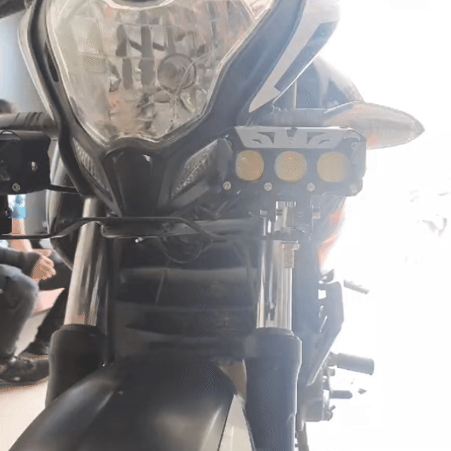 PAR EXPLORADORAS 3 FOCOS ALTA POTENCIA BICOLOR PARA MOTO